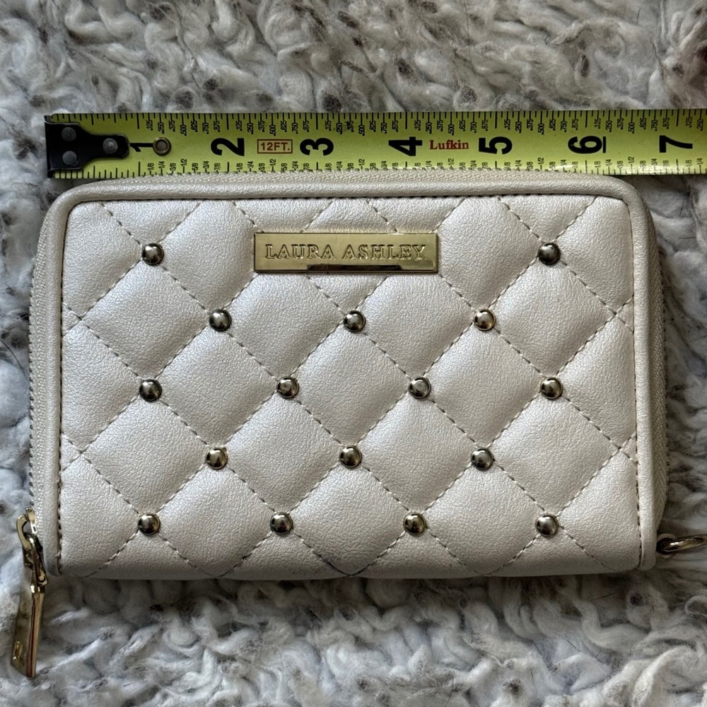 Laura Ashley Champagne Quilted Studded Zip‎ Passport Wallet Organizer - Picture 6 of 8